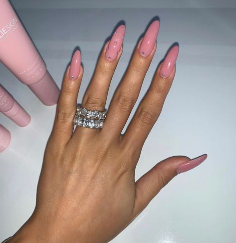 Nails Dots, Jenner Nails, Kylie Nails, Long Almond Nails, Dot Nails, Kylie Jenner Nails, Nude Polish, Long Almond, Gel Toe Nails