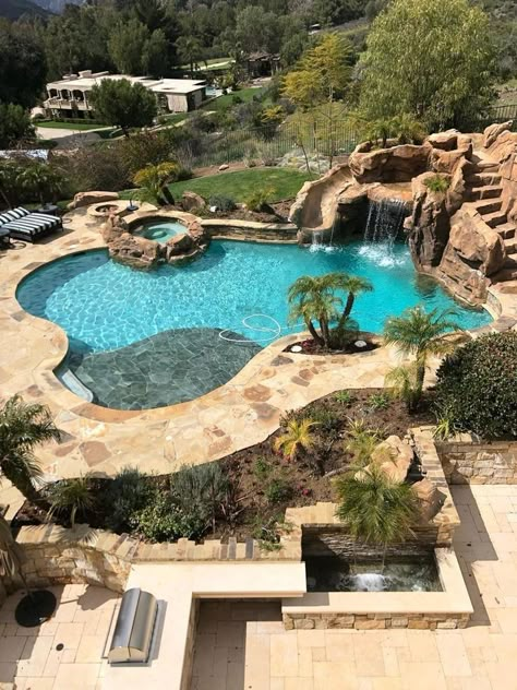 Beautiful Small Backyards With Pools, Mansion Pool Backyards, Amazing Pools Backyard Luxury House, Unique Pool Ideas, Fancy Pools Luxury, Cool Pool Designs, Cool Pools Backyard, Luxury Swimming Pools Outdoor, Big Pool Ideas