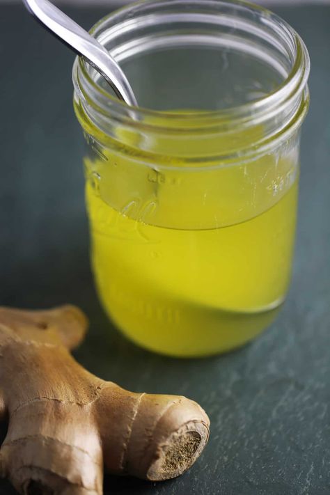 Homemade ginger oil | One Bite Vegan Vegan Magazine, Ginger Benefits, Homemade Oil, Ginger Essential Oil, Ginger Oil, Infused Oils, Oita, Ginger Root, Vegan Condiments