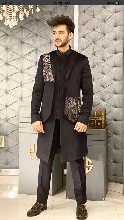 Modern Indian Outfits Men, Indo Western Wedding Outfits For Men, Mens Indo Western Outfits, Wedings Drees Man 2023, Mens Kurta Designs Style Indian Weddings, Suit Designs Indian Style Men, Black Indowestern Men, Mens Traditional Wear Indian Wedding, Indowestern Outfits For Men Indian Weddings