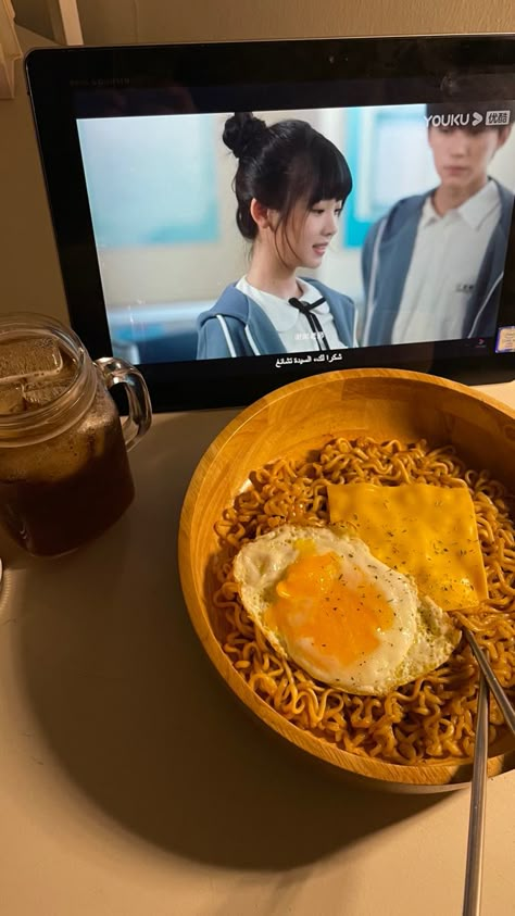 Kdrama Food, Aesthetic Noodles, Healthy Food Motivation, Snap Food, Cafe Food, Korean Food, Food Cravings, Me Time, Aesthetic Food