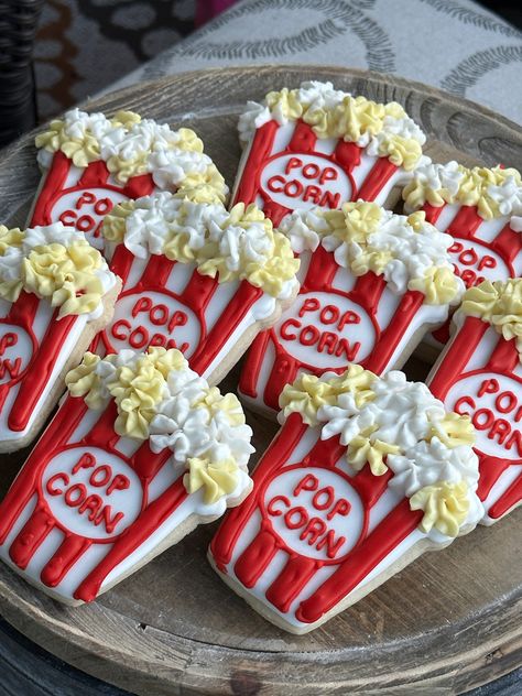 Popcorn Decorated Cookies, Movie Theater Cookies, Hollywood Theme Cookies, Movie Night Cupcakes, Movie Theme Snacks, Popcorn Cookies Decorated, Movie Birthday Party Ideas For Kids, Kids Movie Night Birthday Party, Movie Theater Birthday Party Ideas