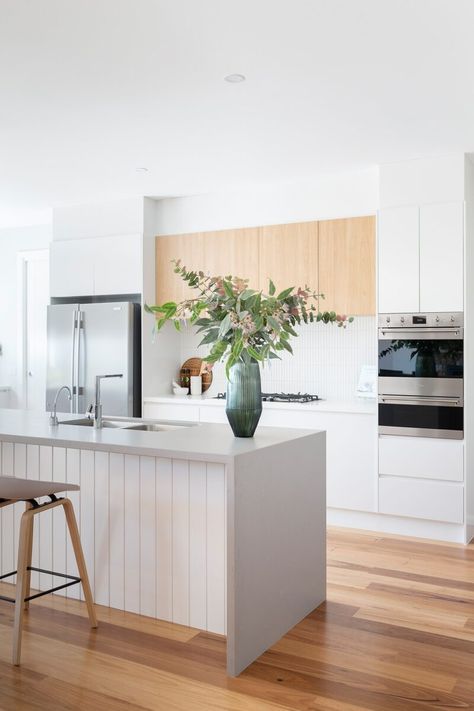 White And Timber Kitchen, Modern Scandi Kitchen, Black Interiors, Scandi Kitchen, Timber Kitchen, Earthy Palette, Building Photography, Kitchen Bench, Beach House Kitchens