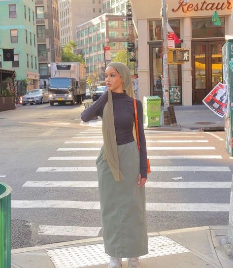 Trendy Modest Outfits, Cargo Skirt Outfit, Outfit Generator, Skirt Outfit Summer, Street Hijab Fashion, Modesty Outfits, Muslim Fashion Hijab Outfits, Muslim Outfits Casual, Modest Summer Outfits