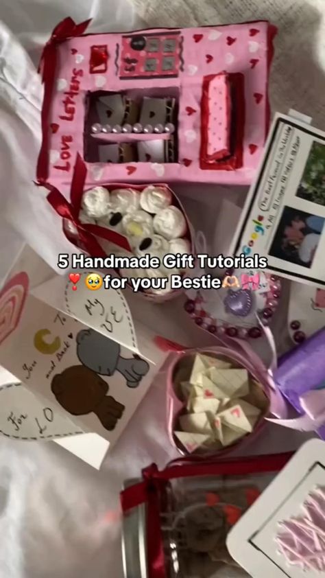 Follow For more!! ✨  #diy #craft #tutorial #homemade Friends Ideas Gift, Valentine Gifts Diy Easy, Cute Diy Gift For Best Friend, Diy Gifts Ideas For Friends, Ways To Present Gifts, Best Friend Valentine Gifts Diy, Cute Diy For Friends, Valentine's Gift For Friends, Valentine’s Day Crafts For Friends