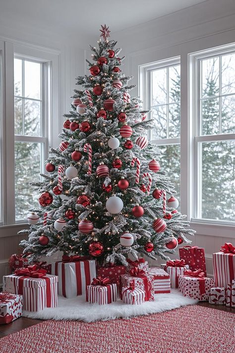 21 Best Red and White Christmas Decor Ideas 2024 4 Red And White Ornaments, Christmas Tree Inspo, Christmas Tree Decorating Themes, Cozy Christmas Decor, Elegant Christmas Trees, Creative Christmas Trees, Christmas Tablescape, Red Christmas Tree, Christmas Themes Decorations