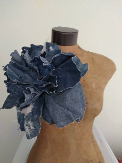 Dark Very Distressed Denim Oversized Rosette Magnet Pin | Etsy Denim Diy Clothes, Repurposed Denim, Fabric Flower Brooch, Flower Magnets, Denim Crafts, Denim Diy, Recycled Fashion, Fabric Accessories, Antique Linens