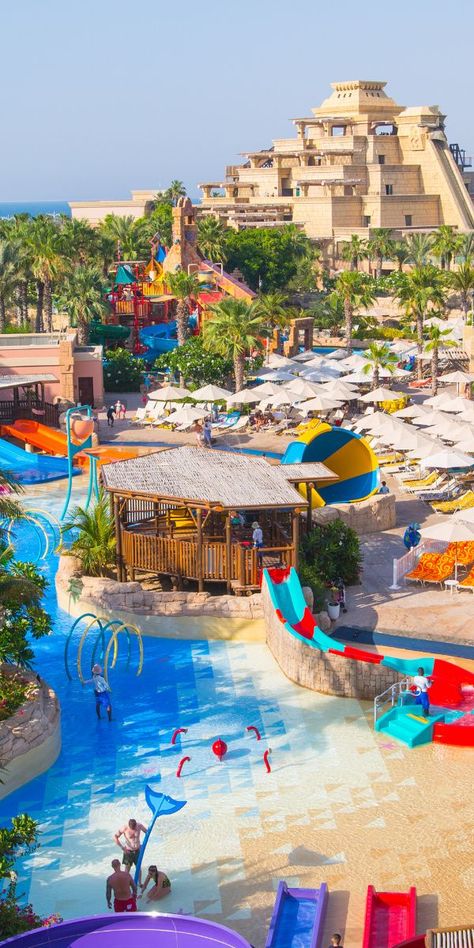 Dubai has several incredible water parks, but which ones will be the right ones for you and your family or traveling group? understanding the rides, height resrictions and locations of Dubai's leading water parks, plus which waterparks come included with your hotel stay or on the Dubai Pass | Ultimate Dubai Water Park Guide | Dubai Travel Planner Water Park Dubai, Dubai Waterpark, Waterpark Resort, Dubai Summer, Dubai Attractions, Dubai Vacation, Dream Vacations Destinations, Water Parks, Visit Dubai