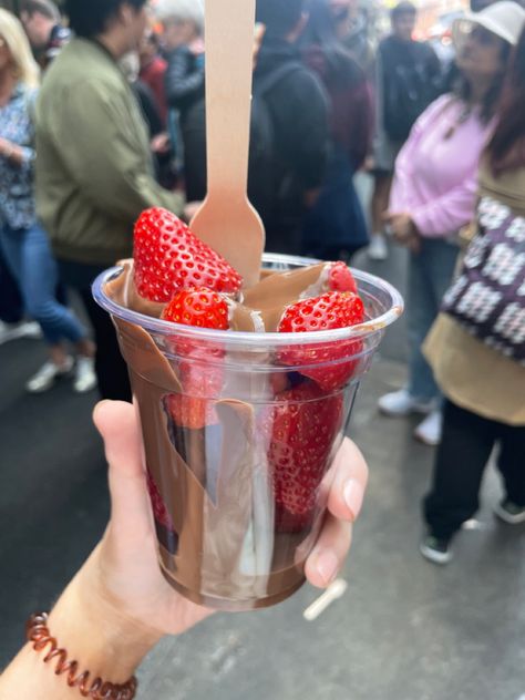 Chocolate With Strawberries, Strawberries With Chocolate, Chocolate And Strawberry, Strawberries And Chocolate, Strawberry And Chocolate, Chocolate Covered Strawberry Cups, Chocolate Strawberry Cups, Strawberry Cups, Chocolate Covered Strawberry Coffee