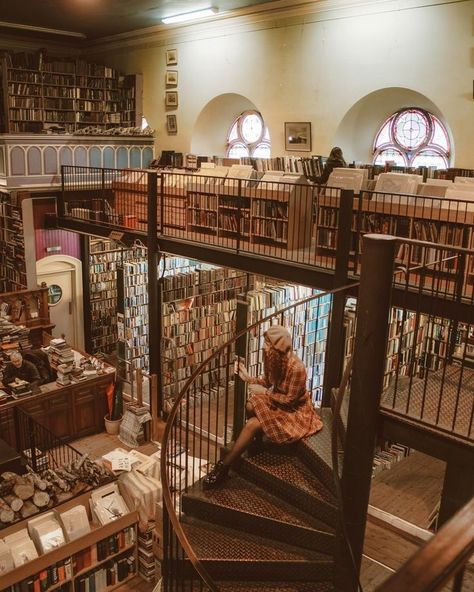 Bookshop Café, Second Hand Books, Bookstore Design, Book And Coffee, Library Cafe, Bookstore Cafe, Dream Library, Book Stores, Library Aesthetic