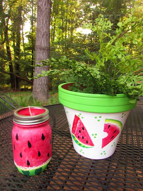 Hand painted jar for candle and flower pot/watermelon theme/directions on El Baul de Pedro Projects on Facebook Candle And Flower, Watermelon Painting, Watermelon Theme, Paint Buckets, Painted Jars, Paint Projects, Summer Crafts, Diy Home Crafts, Painting Projects