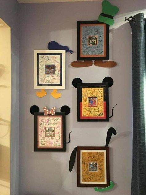 Disney Guest Bedroom, Mickey Mouse Party Food, Disney Themed Bedrooms, Disney Signatures, Deco Disney, Disney Frames, Casa Disney, Disney Room Decor, Disney Bedrooms