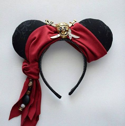 100 Mickey Mouse Ears - A girl and a glue gun Disney Diys, Disneyland Dress, Diy Mickey Mouse Ears, Ear Ideas, Disney Ears Headband, Diy Disney Ears, Disneyland Ears, Diy Mickey Ears, Disney Mouse Ears