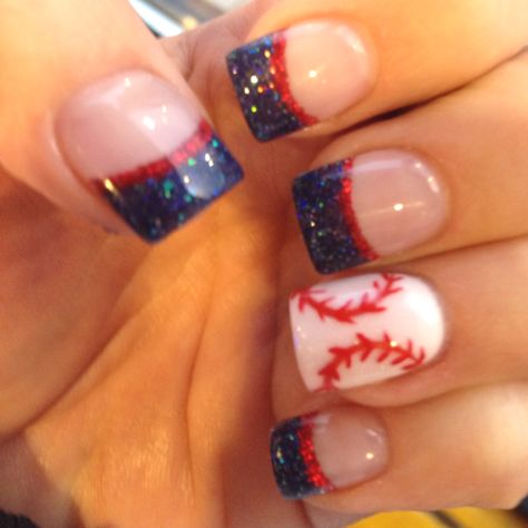 Instead of baseball have American flag for statement finger. This would be perfect for 4th of July Mom Manicure, Red Sox Nails, Fourth Nails, Braves Nails, Baseball Nail Designs, Baseball Nails, Sports Nails, American Nails, Fingernail Designs