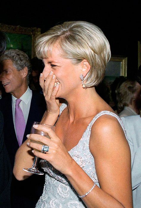 princess-diana-aquamarine-ring Princess Diana Jewelry, Diana Ring, Chris Evert, Princes Diana, Lady Diana Spencer, Diana Spencer, Princesa Diana, British Royalty, Gwyneth Paltrow