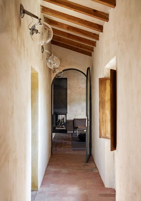 A gallerist revives a dilapidated wreck in a stunning rural Tuscan setting | House & Garden Tuscan Farmhouse Kitchen, House Decor Inspiration, Tuscan Exterior, 19th Century Farmhouse, Tuscan Interior, Modern Tuscan, Tuscan Farmhouse, Italian Bedroom, Reclaimed Wood Desk