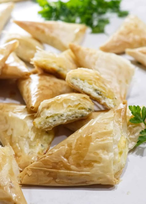 Spinach Phyllo Recipes, Spanikota Puff Pastry, Hearty Appetizer, Spinach Feta Pie, Spanakopita Recipe, Cheese Triangles, Phyllo Pastry, Greek Pastries, Pita Recipes