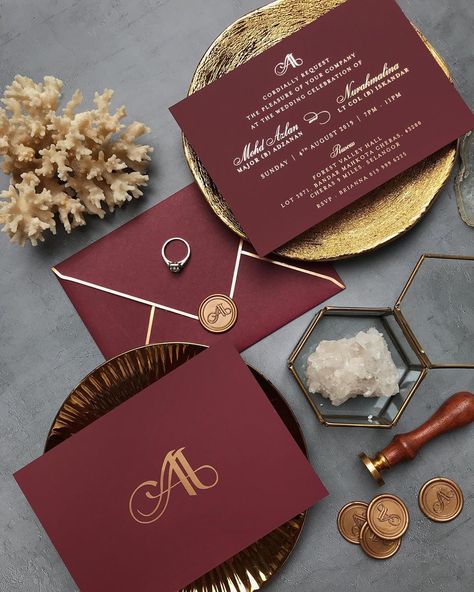 Kad kahwin•Wedding Invitations on Instagram: “The ultimate luxe material ❤️ Burgundy Velvet 200gsm paired with Champagne Foil is a definite showstopper. Logo provided by the lovely…” Evite Wedding Invitations, Velvet Wedding Invitations, Wedding Illustration Card, Wedding Invitation Trends, Red Wedding Invitations, Unique Wedding Cards, Velvet Wedding, Classic Invitation, Burgundy Wedding Invitations