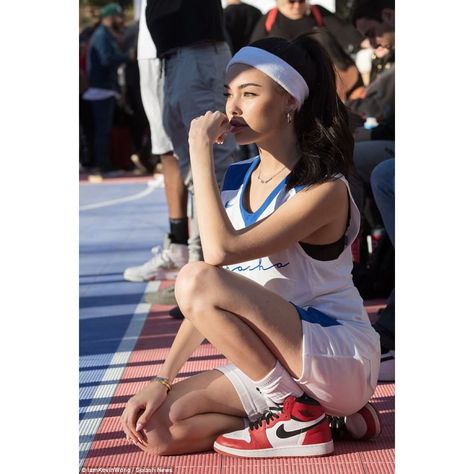 783 Likes, 5 Comments - FBI girls are here ❁⠀⠀⠀⠀⠀⠀⠀⠀⠀ (@madisonbeerupdates) on Instagram: “So in love! Madison Beer and boyfriend Zack Bia pile on the PDA at Jamie Foxx's charity basketball…” Young Madison Beer, Madison Bear, Victoria Clark, Beer For Hair, Estilo Madison Beer, Madison Beer Style, Madison Beer Outfits, Beer Outfit, Ron Swanson