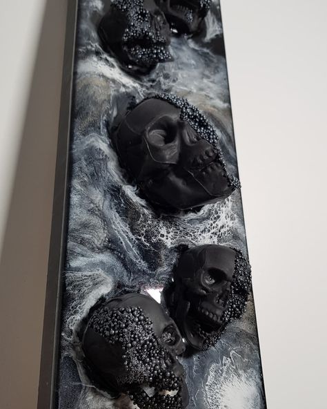 Goth Resin Art, Black Resin Art, Resin Bowls, Diy Paintings, Halloween Acrylic, Skull Crafts, Epoxy Art, Mixed Media Tutorials, Acrylic Pour Painting