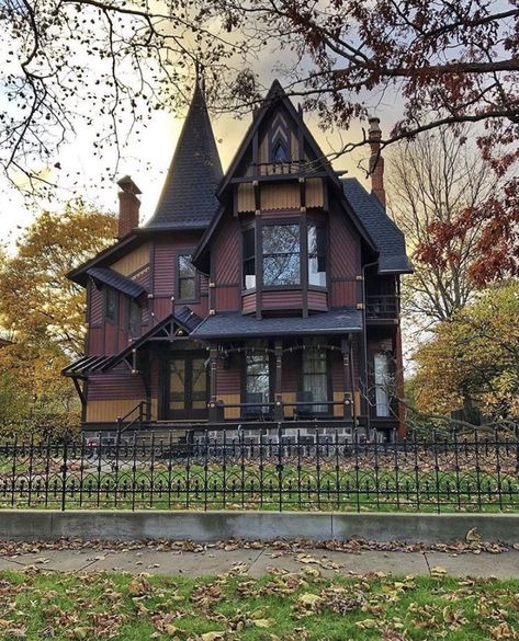 Historical Homes, Kalamazoo Michigan, Victorian Style Homes, Victorian Architecture, Gothic House, House Built, Dream House Exterior, House Goals, Pretty House