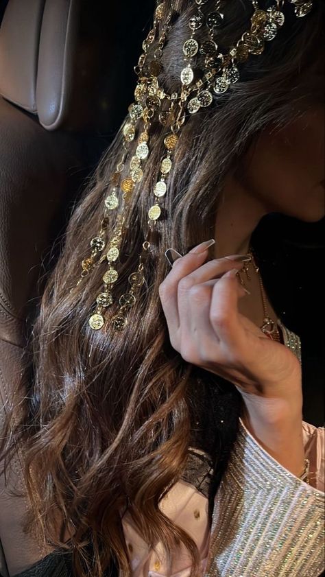 Arab Accessories, Arabic Accessories, Arab Gold, Arab Jewelry, Egyptian Hairstyles, Retro 4th Of July, Arabian Princess, Egyptian Fashion, Arab Culture