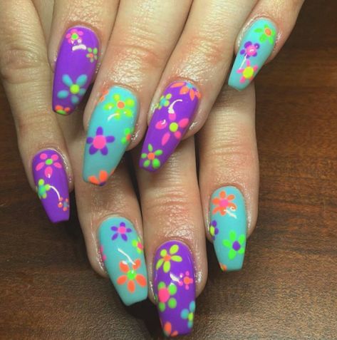 Neon Petals  Take your nails back to into the '70s with this funky neon design. Simply swap out your typical pastel spring shades for vivid turquoise, shocking pink, and wild purple, like China Glaze Purple Panic Turquoise Purple Nails, 70s Nail Designs, Wild Flower Nails, Green And Purple Nails, 70s Nails, Lavender Design, Nails Grunge, Finger Nail Art, Floral Nail Designs