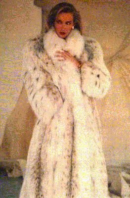 Look 80s, Fur Outfit, Rebecca Ferguson, Fabulous Furs, Hippie Look, Vintage Fur, White Fur, Coat Outfits, Moda Vintage