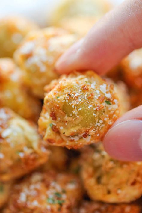 Parmesan Tortellini Bites - Damn Delicious Tortellini Bites, Parmesan Tortellini, Italian Appetizers Easy, Italian Appetizers, Parmesan Crusted, Easy Italian, Potluck Recipes, Snacks Für Party, Tortellini