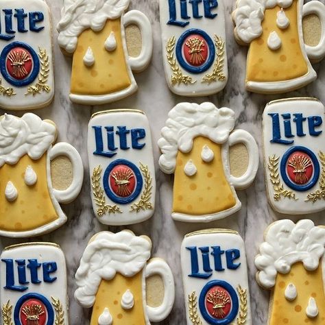 Natural Light Beer Cookies, Beer Can Cookies Decorated, Miller Lite Cookies, Beer Cookies Decorated, Beer Sugar Cookies, Miller Lite Party, Miller Lite Cake, Alcohol Cookies, Golf Cookies