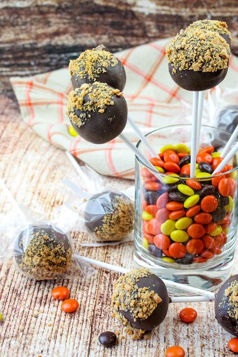 Reese's Peanut Butter Cup Cake Pops Peanut Butter Cake Pops, Yumtastic Recipes, Cake Pop Business, Candy Cake Pops, Reeses Cake, Cake Mix Cakes, Dessert Bar Recipes, Reese's Peanut Butter Cup, Devil's Food Cake