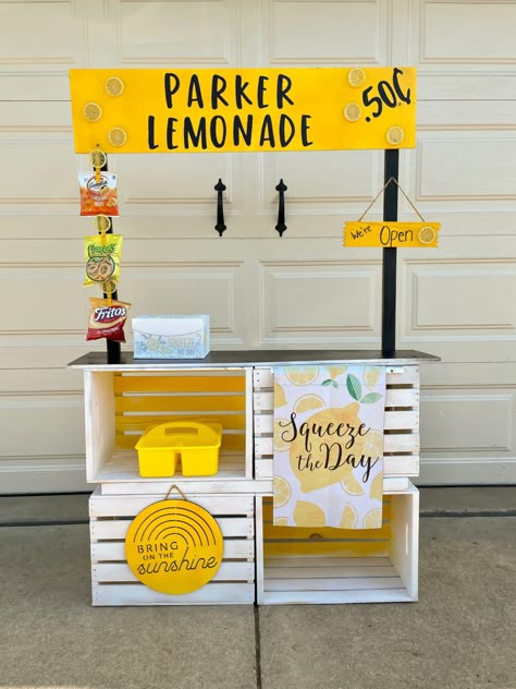 Lemonade Stand Out Of Pallets, Easy Lemonade Stand Ideas Diy, Diy Lemonade Stand Cardboard, Lemonaid Stand Ideas Kids Easy, Wooden Lemonade Stand, Diy Lemonade Stand Sign, Lemon Aid Stand Diy, Lemonaid Stand Ideas, Lemonade Stands Ideas