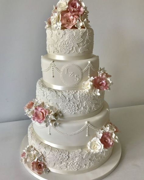 Wedding Cakes Lace, Wedding Cake Lace Design, Lace Cake Designs, Wedding Cakes Elegant Unique, Wedding Cake Ideas Unique, Vintage Wedding Cake Designs, Wedding Cake Toppers Elegant, Wedding Cake Ideas Elegant, Unique Wedding Cake Ideas