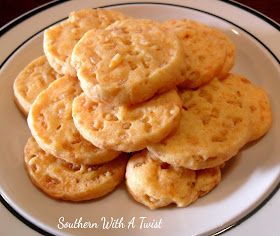 http://lynn-southernwithatwist.blogspot.com/2017/01/pennies.html Cheese Pennies Recipe, Cheese Pennies, Southern With A Twist, Christmas Yummies, Cheese Straws, Cheese Crisps, Recipes Book, Cracker Snacks, Cracker Recipes