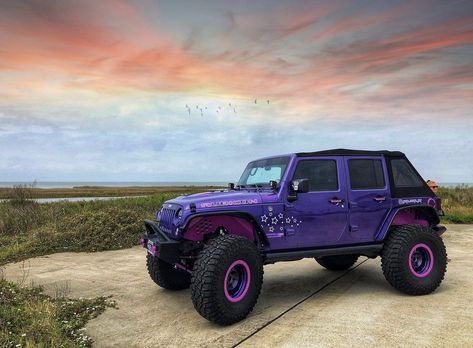 Jeep Wrangler Wraps Ideas, Pastel Jeep, Purple Jeep Wrangler, Pink Range Rovers, Purple Royalty, 2000 Jeep Wrangler, Purple Jeep, Candy Car, Pink Car Accessories