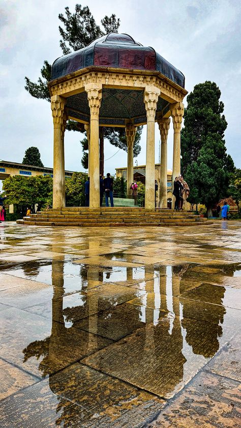 Iranian Garden, Dog Portrait Photography, Iranian Culture, Baby Abstract Art, Henna Flower Designs, Beautiful Iran, Calligraphy Background, Shiraz Iran, Iran Culture