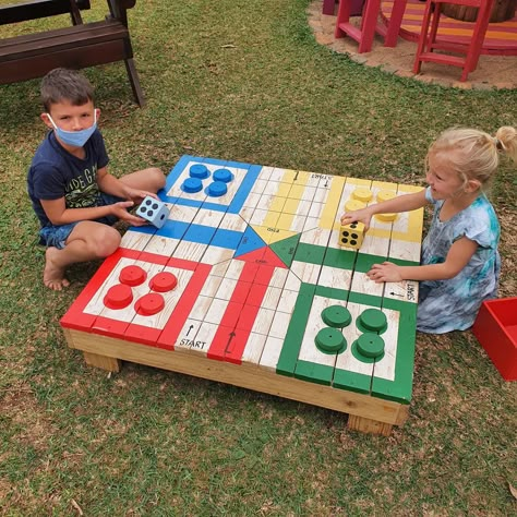 Cour De Recreation, Diy Outdoor Games For Kids, Outdoor Classroom Ideas, Diy Garden Games, Diy Kids Playground, Kids Backyard Playground, Hantverk Diy, Backyard Kids Play Area, Outdoor Game