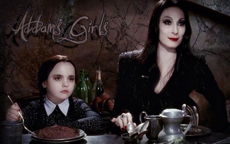 Mother daughter costume idea Mother Daughter Costumes, Addams Family Musical, Addams Familie, Gomez And Morticia, Addams Family Wednesday, Anjelica Huston, Tales From The Crypt, Morticia Addams, Adams Family