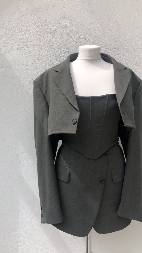 Corset Clothes, Women Suit Corset, Corset Top Suit, Corset And Blazer, Power Suit With Corset, Corset With Suit, Suit And Corset, Corset Suit Outfit, Corset Suit Women