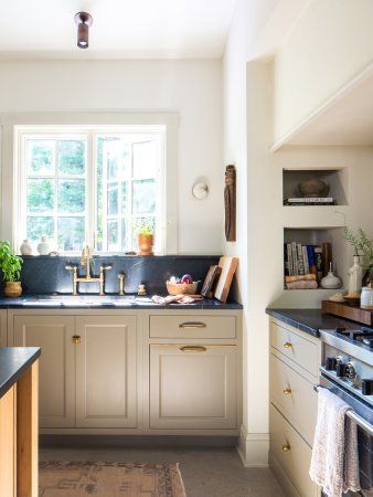 White Oak Kitchen, Linen Interior, Oak Kitchen, Small Hotel, Decor Buy, Shop The Look, Home Tour, Kitchen Inspirations, Dream Vacations