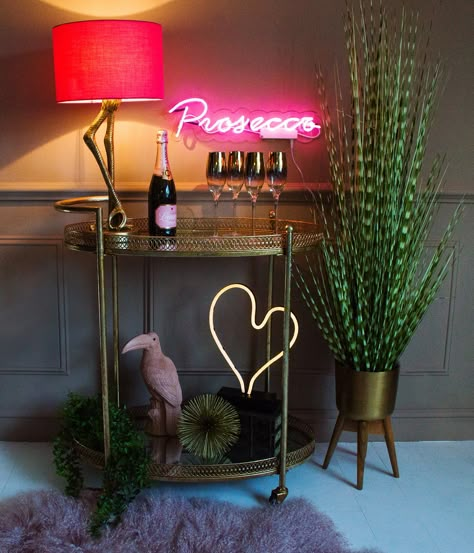 Lamp Pink, Best Drinks, Bar Cart Styling, Drinks Trolley, Deco Rose, Bar Cart Decor, Pink Shade, Maximalism, Decoration Inspiration