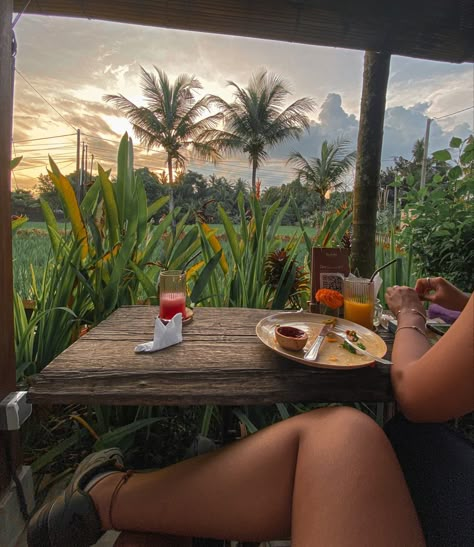 Living In Bali Aesthetic, Living In Bali Life, Bali Travel Ideas, Ubud Bali Aesthetic, Bali Pics, Bali Lifestyle, Bali Living, Bali Activities, Living In Bali