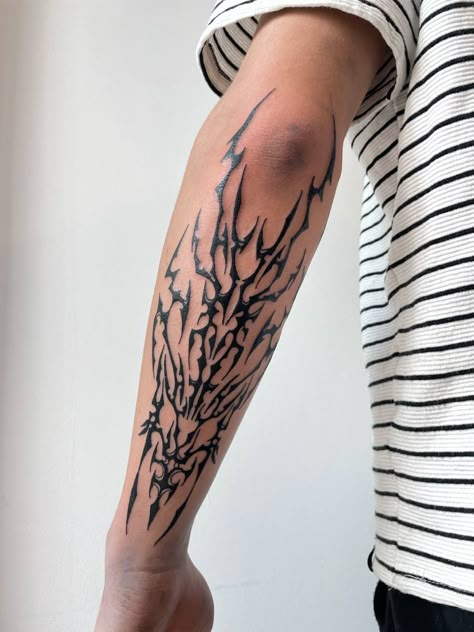 Half Sleeve Tattoo For Men, Half Sleeve Tattoos For Men, Blitz Tattoo, Symmetrical Tattoo, Simple Tattoos For Guys, Grunge Tattoo, Sigil Tattoo, Elbow Tattoos, Half Sleeve Tattoos For Guys