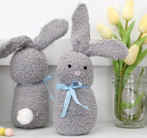 Diy Sock Toys, Diy – Velikonoce, Sock Bunny, Diy Socks, Sock Crafts, Easter Bunny Crafts, Spring Easter Crafts, Decorations Table, Easter Decorations Diy Easy