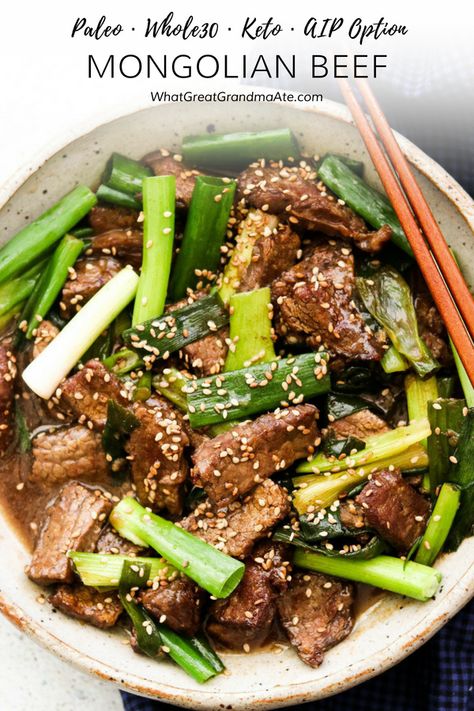 This easy Keto and Whole30 Mongolian Beef is so much healthier and tastier than takeout and it only takes 20 minutes to make, with AIP option! #paleo #keto #whole30 #lowcarb #aip #autoimmuneprotocol #glutenfree #lchf #easydinner #30minutedinner Paleo Diet Plan, Mongolian Beef, Aip Recipes, Paleo Dinner, Idee Pasto Sano, Top Recipes, Whole 30 Recipes, Easy Keto, Paleo Diet