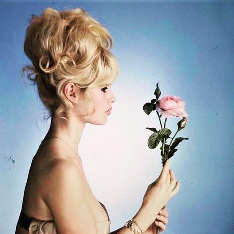 1,308 Likes, 11 Comments - Miss Brigitte Bardot (@missbrigittebardot) on Instagram: “Brigitte Bardot by Sam Levin, 1963 #brigittebardot #vintage #1960s” Vintage 1950s Aesthetic, Old Hollywood Aesthetic, 60s Aesthetic, Hollywood Aesthetic, Bridgette Bardot, Americana Aesthetic, 50s Hairstyles, Hollywood Girls, 60s Women