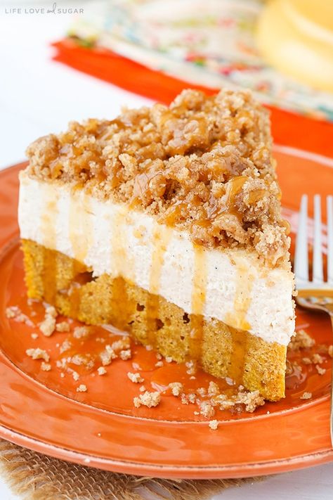 Caramel Pumpkin Spice Blondie Streusel Cheesecake - pumpkin blondie, spiced cheesecake, streusel and caramel! Spiced Cheesecake, Cheesecake Pumpkin, Cheesecake Caramel, Caramel Pumpkin, Baked Caramel, Homemade Cheesecake, Latest Obsession, Peach Cake, Caramel Cheesecake