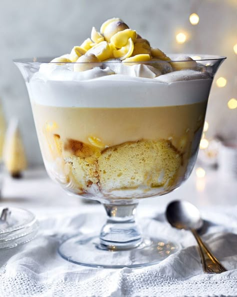 Bailey’s trifle Baileys Trifle Recipes, Baileys Trifle, Baileys Dessert, Christmas Trifle, Baileys Recipes, Chocolate Trifle, Christmas Easy, Trifle Desserts, Trifle Recipe