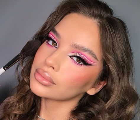 Pink Carnival Makeup, Pink Makeup Looks With Rhinestones, Pink Festival Makeup, Pink Rhinestone Makeup, Carnival Makeup Ideas, Pink Glam Makeup, Pink Eyeshadow Looks, Festival Eye Makeup, Coachella Makeup