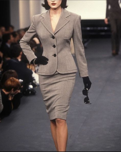 Ralph Lauren Runway, Classic Ralph Lauren, Ralph Lauren 90s, Ralph Lauren Fall, 90s Runway Fashion, Runway Fashion Couture, Original Supermodels, Mode Chanel, Corporate Fashion